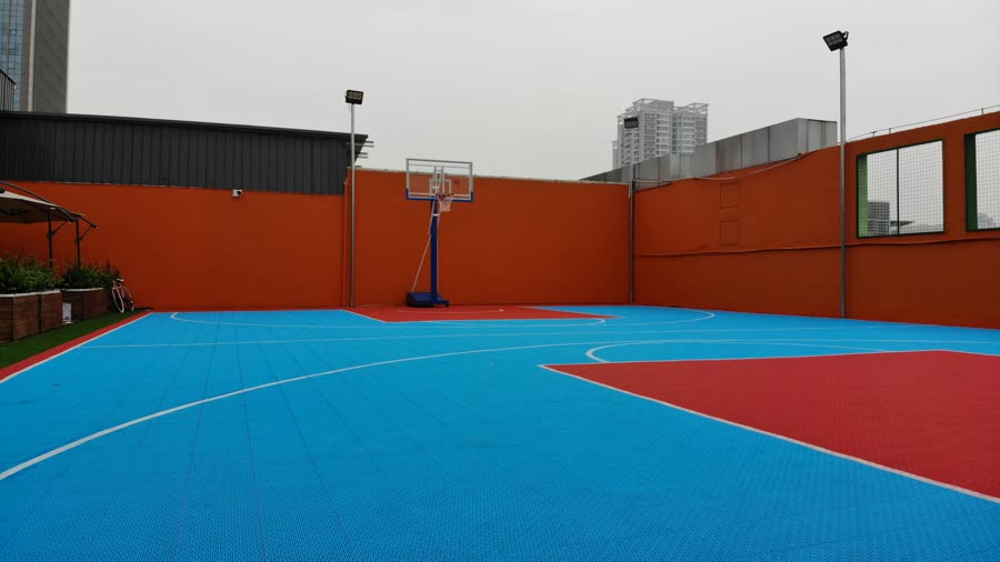 东欢运动场地整体建设拼装运动地板工程案例