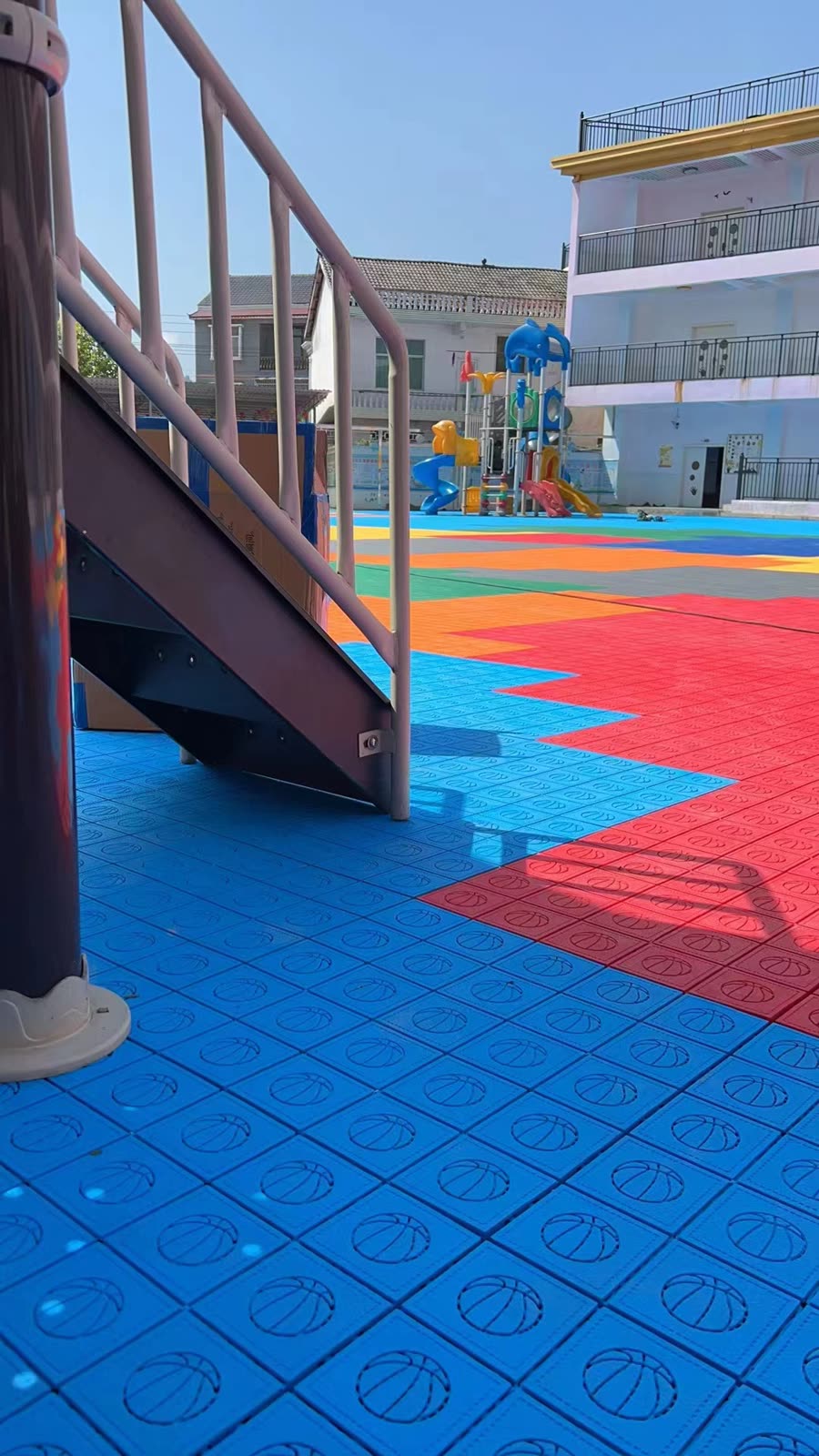 湘西某幼儿园活动场地整体铺装拼装运动地板工程案例