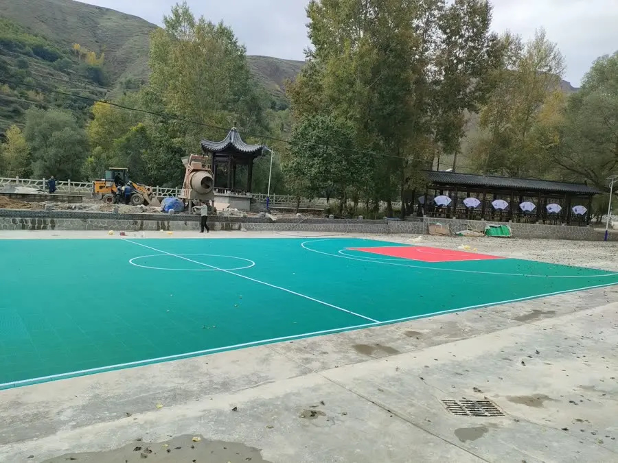 甘肃山村篮球场