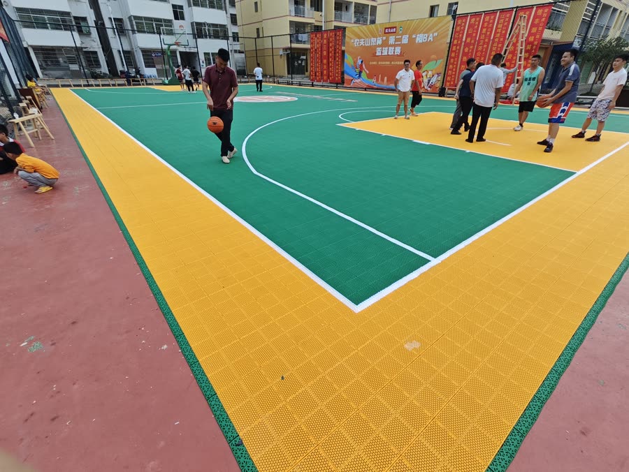 信丰县篮球场整体建设改造拼装运动地板工程案例