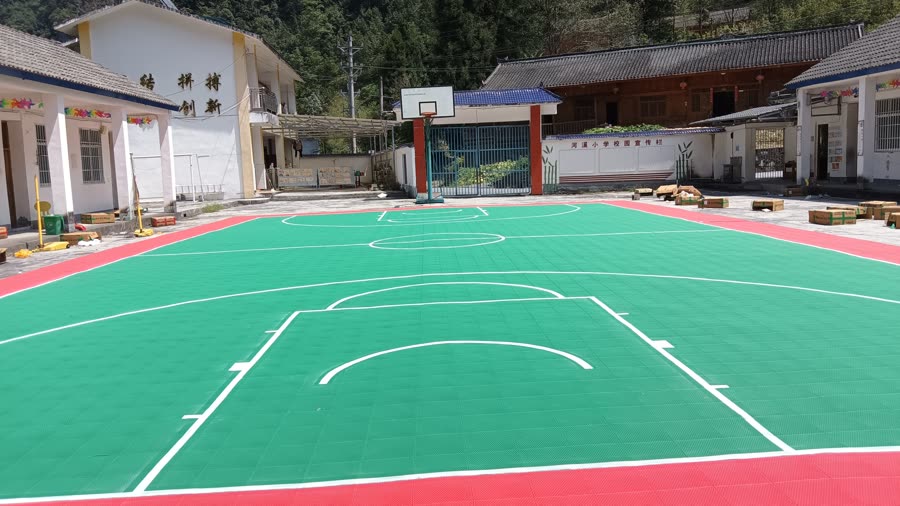 恩施双河小学运动场地整体建设拼装运动地板工程案例