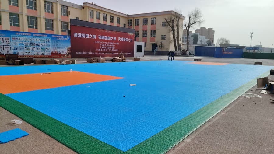 格尔木第三中学运动场地整体建设拼装运动地板工程案例