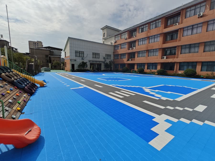 横峰县第三幼儿园活动场地整体铺装拼装运动地板工程案例