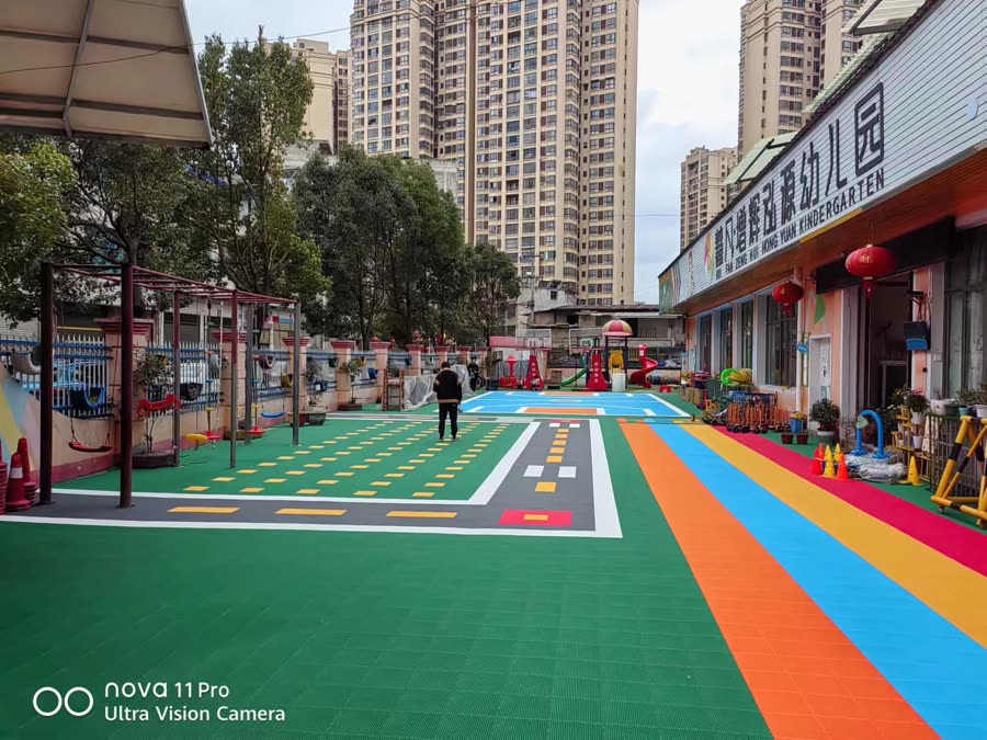 贵安幼儿园活动场地整体铺装拼装运动地板工程案例