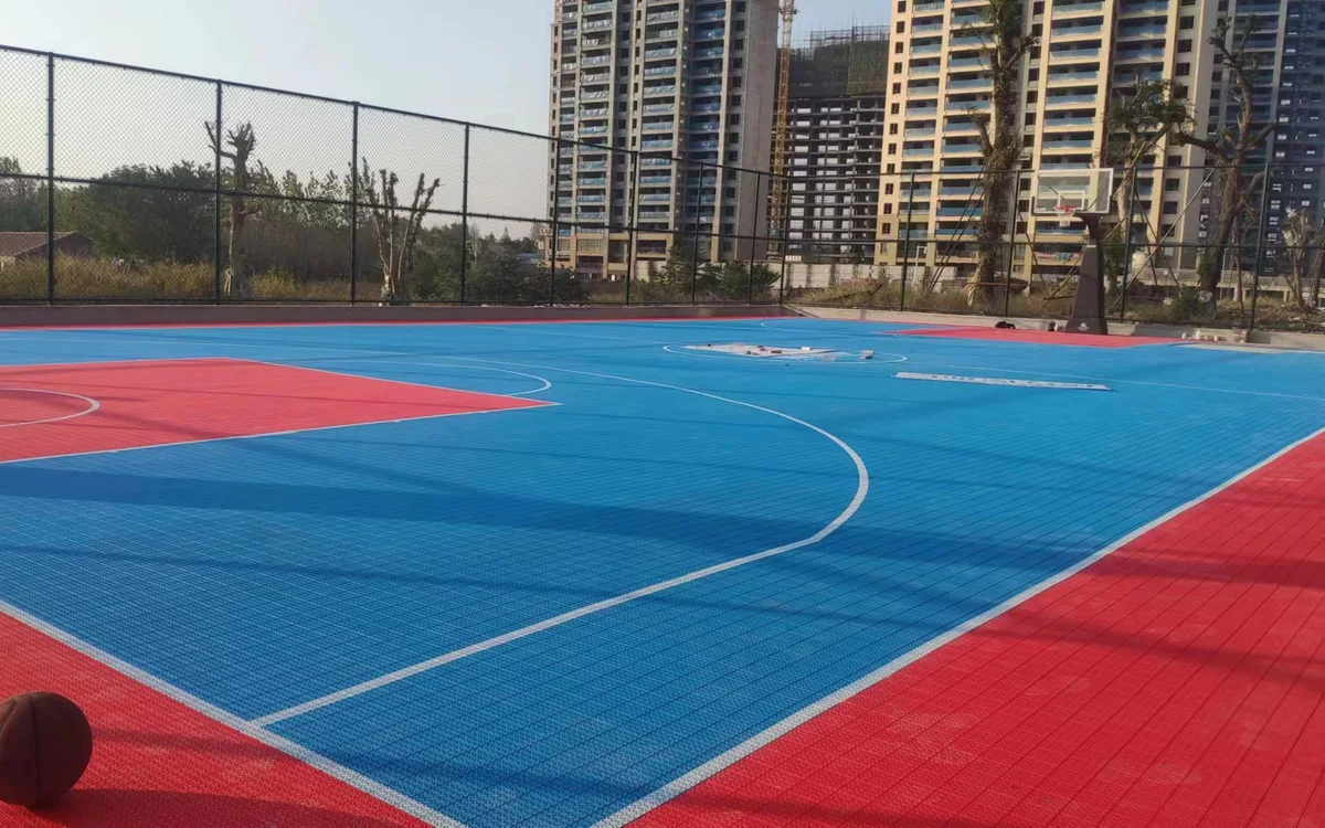 湖北某住宅配套篮球场现场实拍
