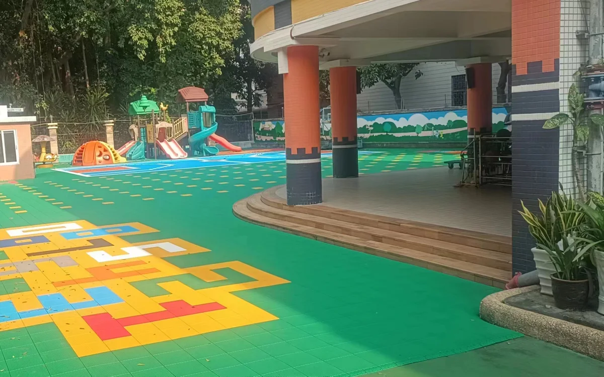 广州市天河区天朗幼儿园户外综合活动场现场实拍