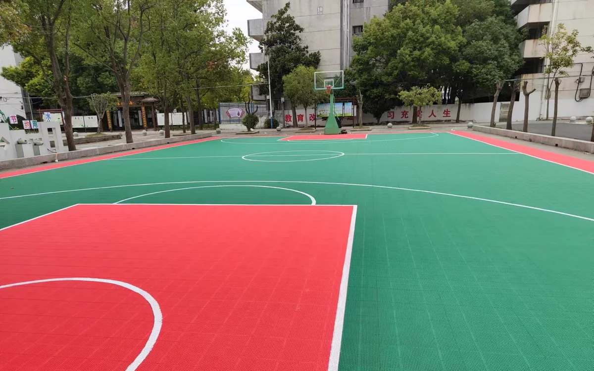 湖北荆州某中学篮球场现场实拍