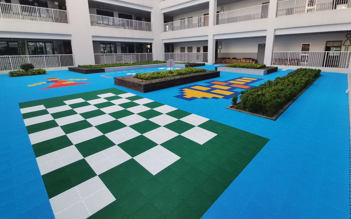 杭州某学校二楼平台儿童游戏活动场现场实拍