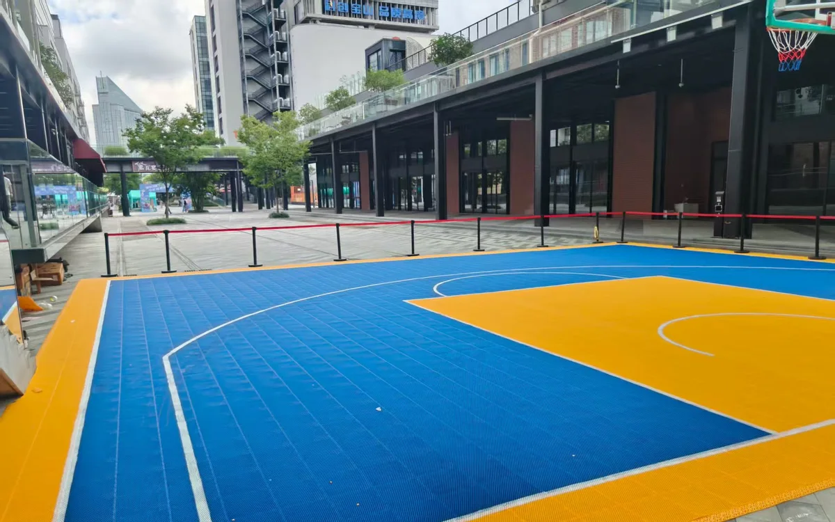上海浦东某商业空间篮球半场现场实拍