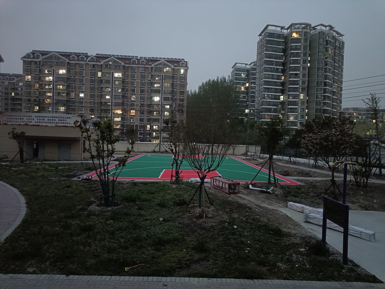 部队、政府、央企单位运动场地用什么地面最合适? - 南京14干休所 · 小区球场