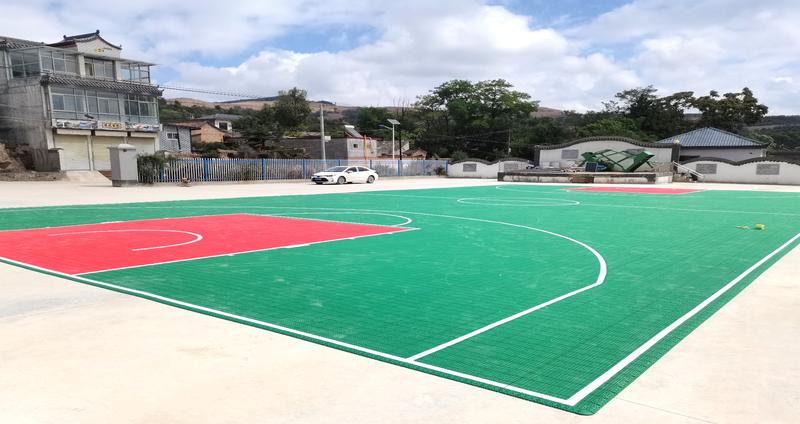 甘肃礼县同心村美丽乡村篮球场拼装运动地板工程